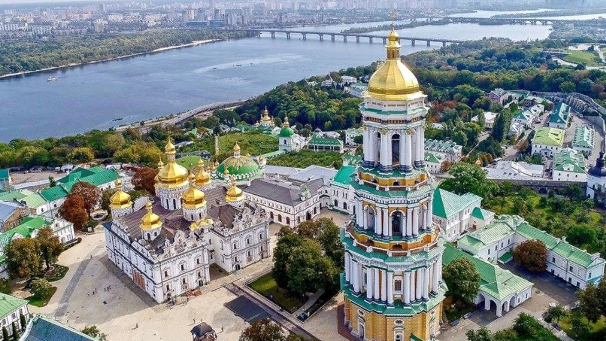 Киево-Печерскую Лавру закрыли на карантин: у митрополита Павла подозрение на  коронавирус