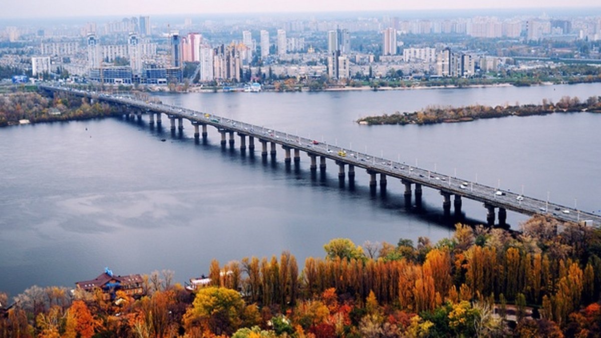 В Киеве на три дня ограничат движение по мосту Патона