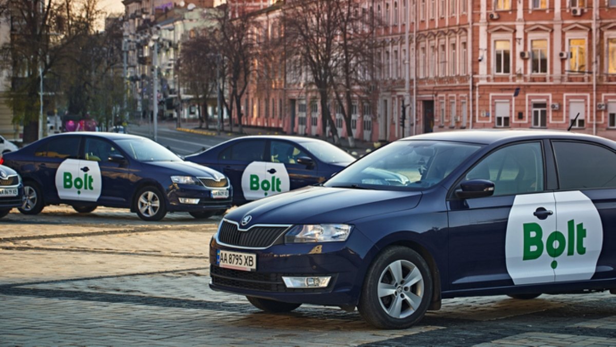В Киеве во время карантина такси Bolt будет бесплатно развозить учителей