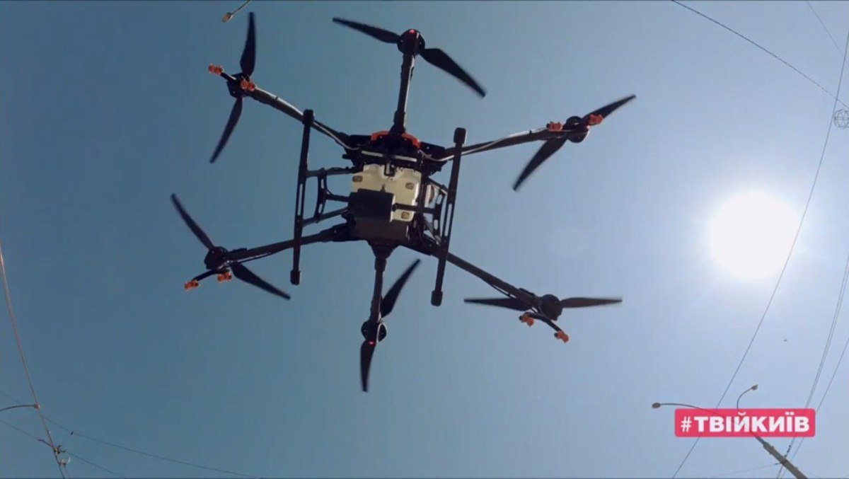 В Киеве город дезинфицируют дроны: как это выглядит
