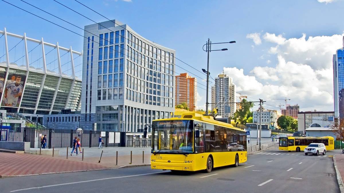 Когда в Киеве отменят спецбилеты и восстановят работу наземного общественного транспорта