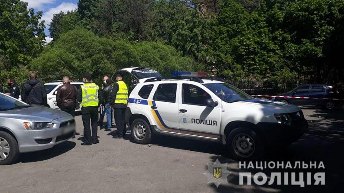 В Киеве возле храма на Подоле подстрелили мужчину