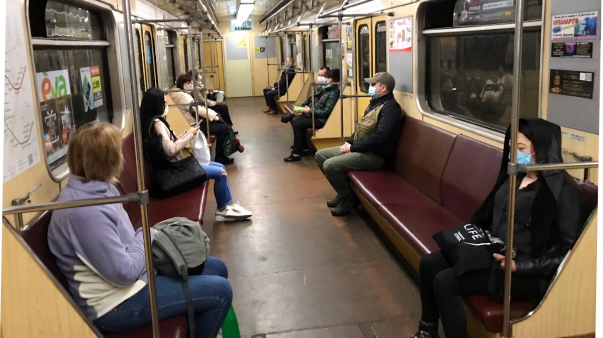 В Киеве запустили метро: как выглядит новая разметка и что происходит на станциях и в вагонах