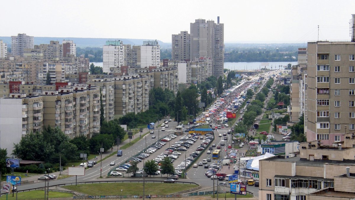 В Киеве ограничили движение по улице Ревуцкого