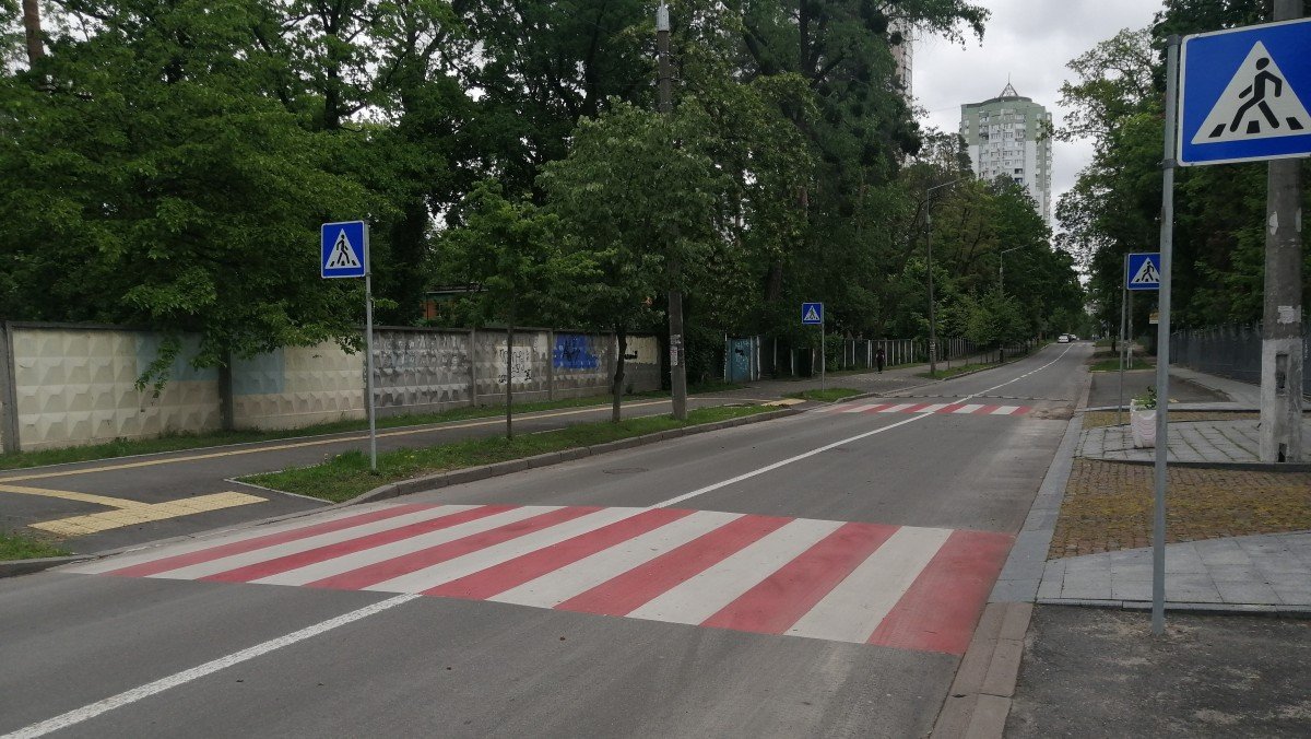 В Киеве возле 27 школ обезопасили дорогу: как это выглядит