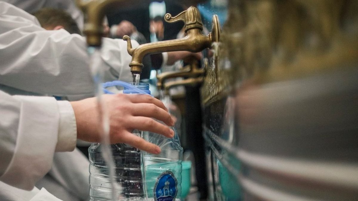 Где в Киеве на два дня отключат холодную воду: список адресов и в какие дворы будет подвоз
