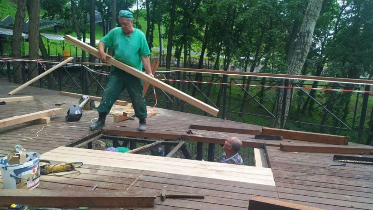 В Киеве восстановили Аллею художников после последствий шторма