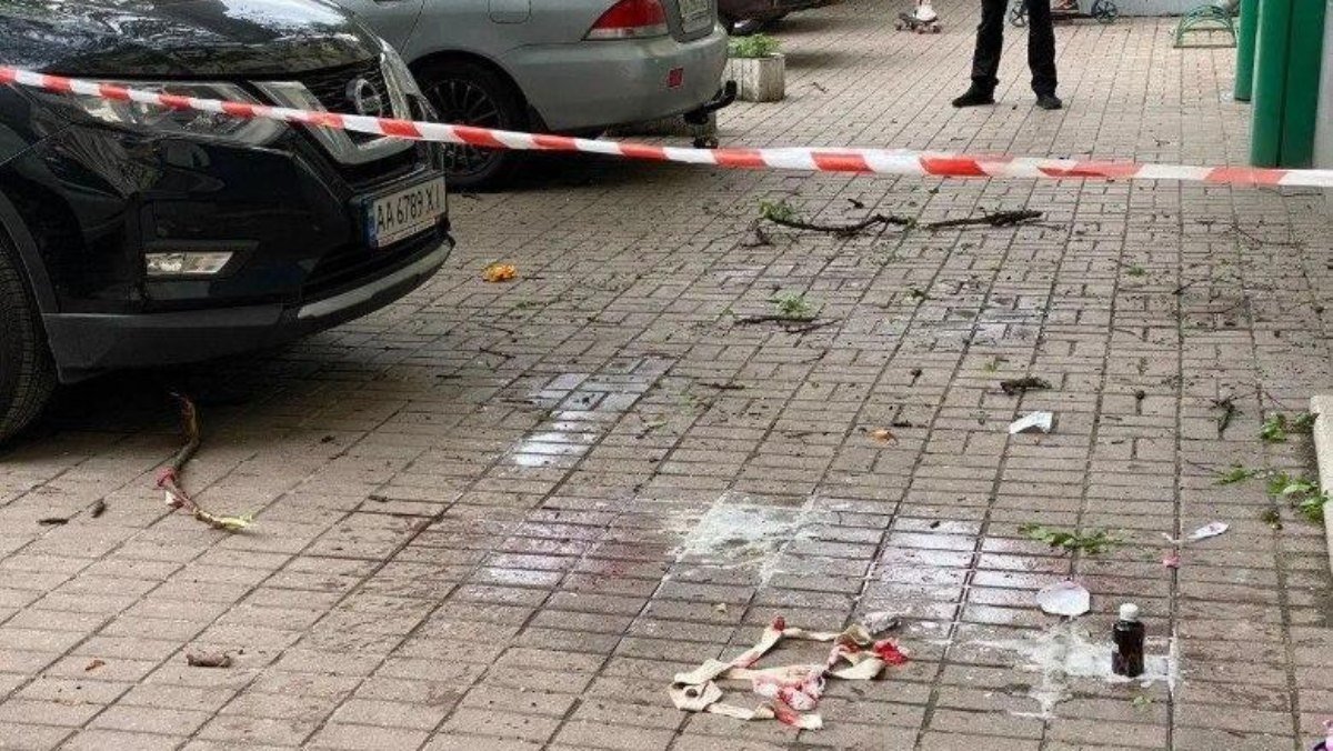 В Киеве женщина с трехлетним ребенком выпала из окна 4 этажа