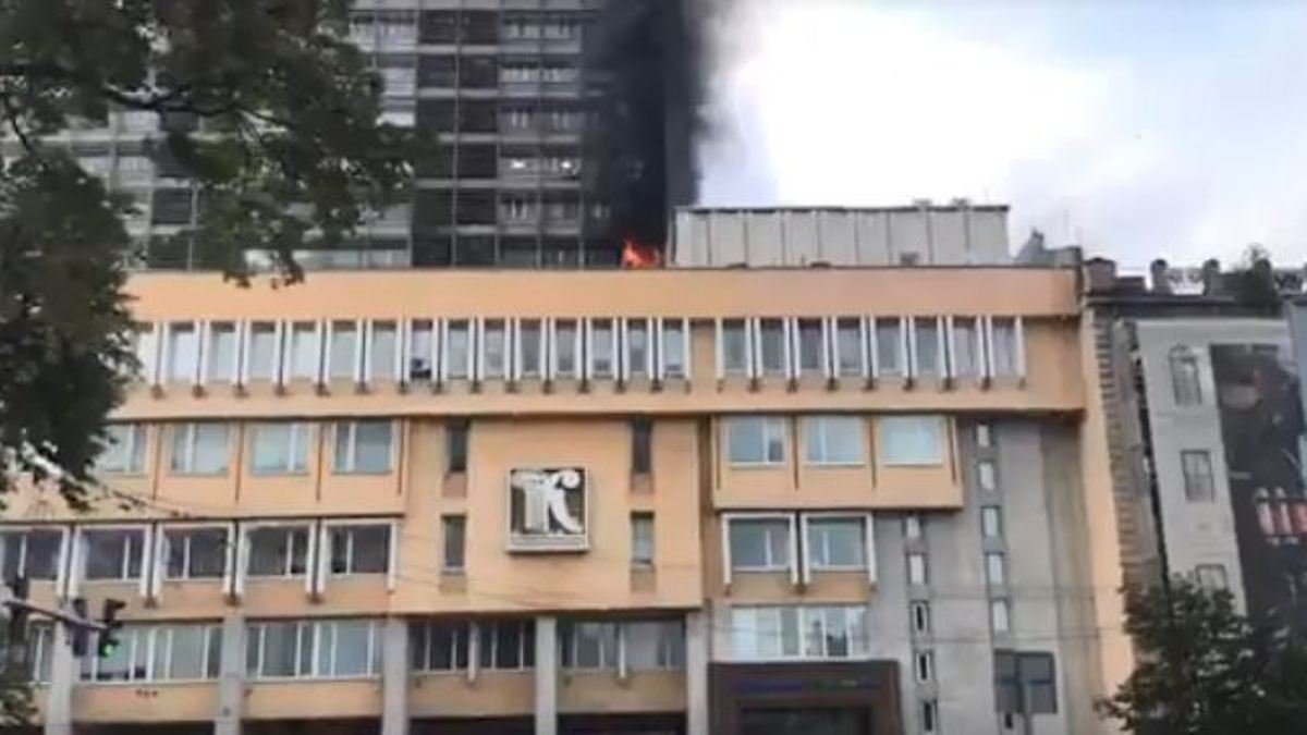 В центре Киева горит здание "Киевпроекта"