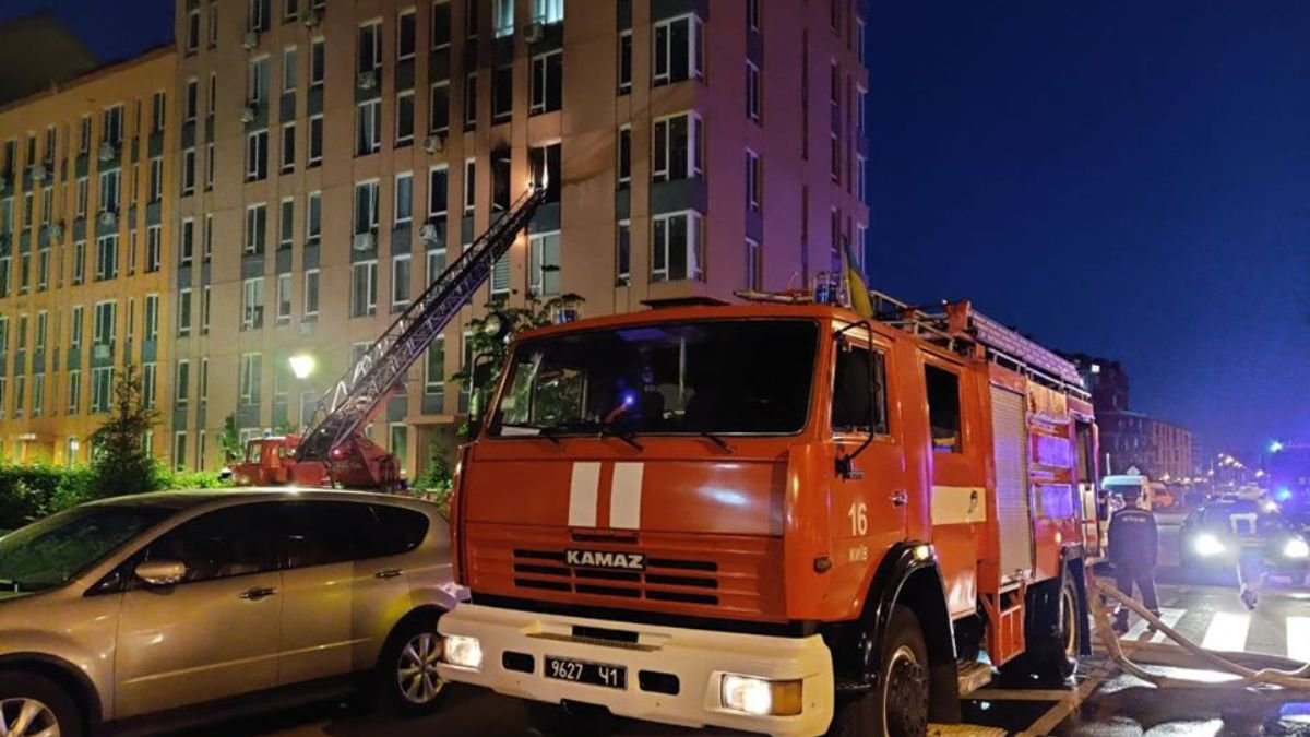В Киеве сгорела квартира в многоэтажном доме