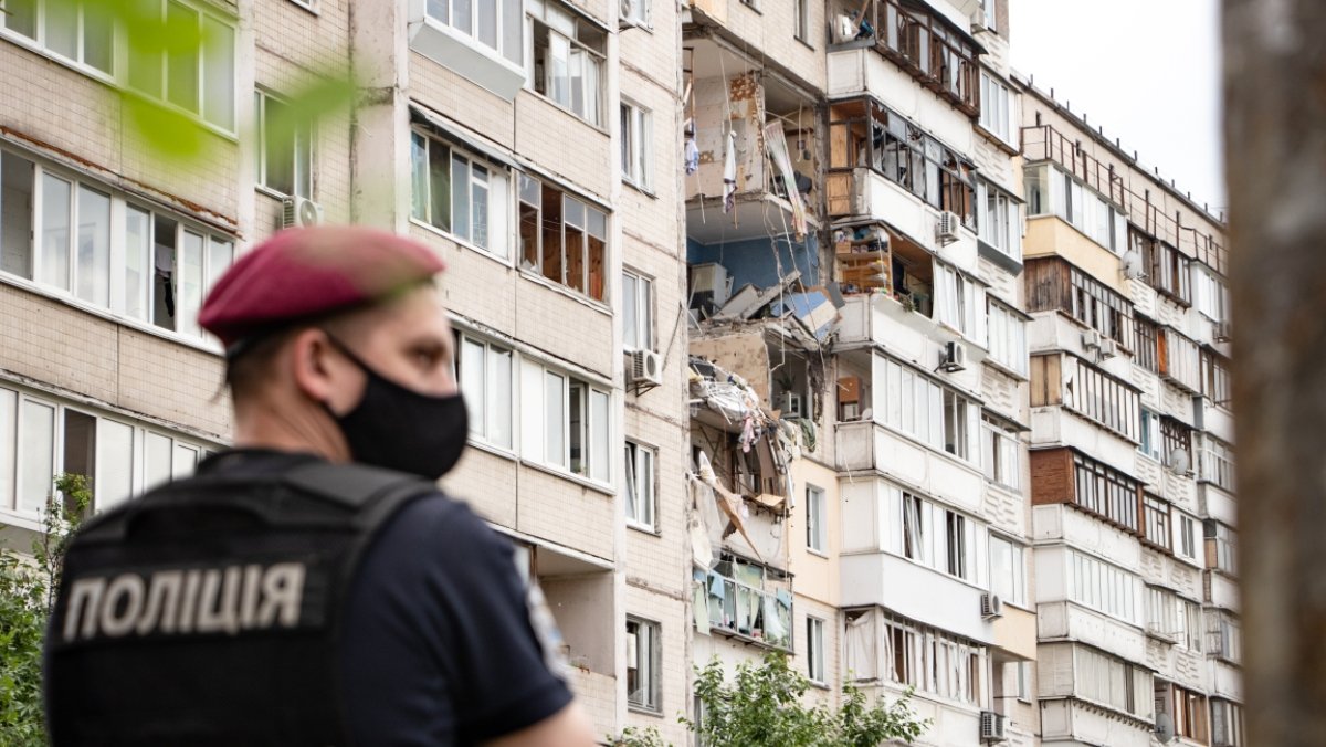 Взрыв в жилом доме Киева на Позняках: как сейчас выглядит место катастрофы и что там происходит
