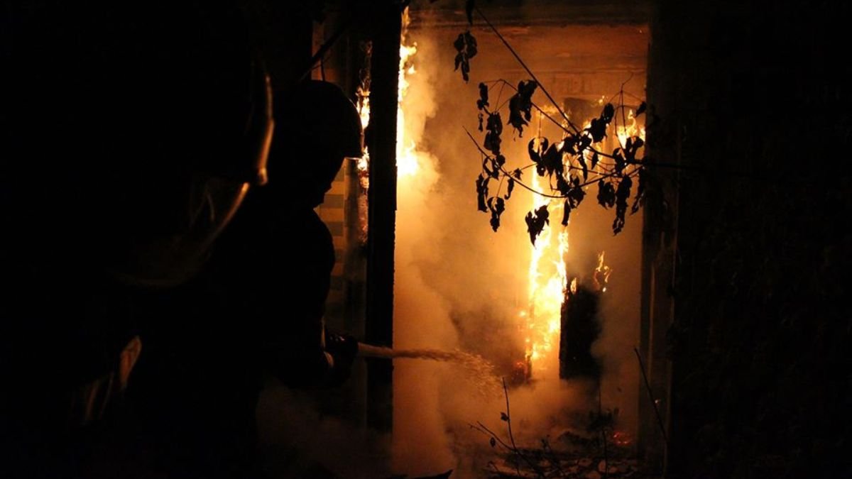 В центре Киева сгорел дом с человеком внутри