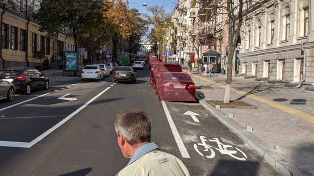 Что будет, если в Киеве припарковать свой автомобиль на велодорожке