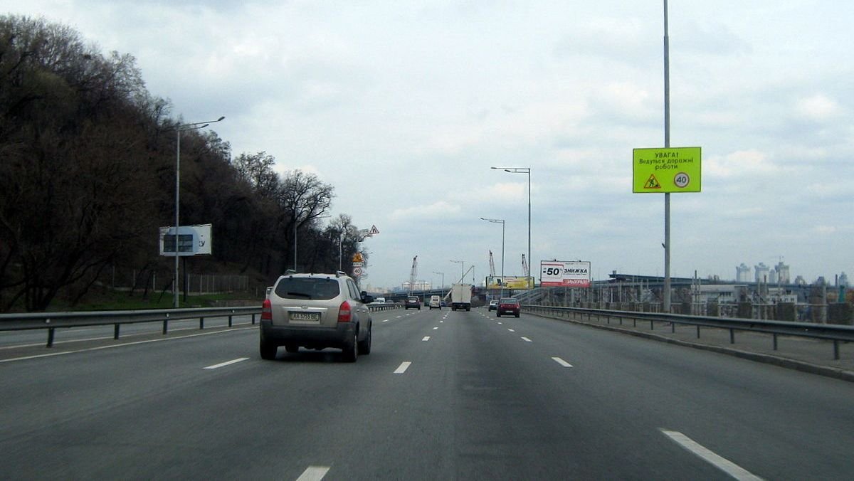 В Киеве ограничат движение по Надднепрянскому шоссе