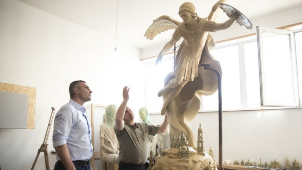 Как в Киеве создают скульптуру Архистратига Михаила для нового фонтана на Владимирской горке