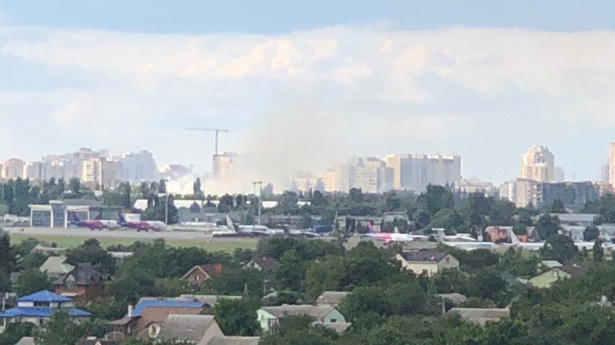В Киеве возле Музея авиации сильный пожар: что горит