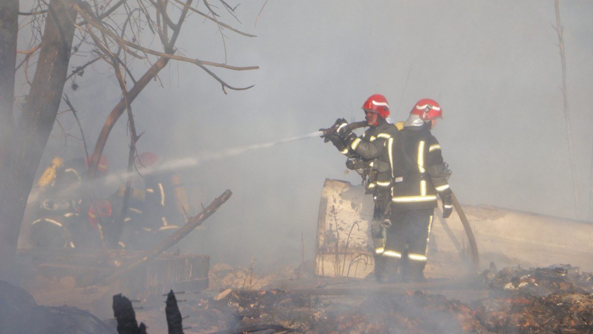 Масштабный пожар на складах в Киеве: новые подробности