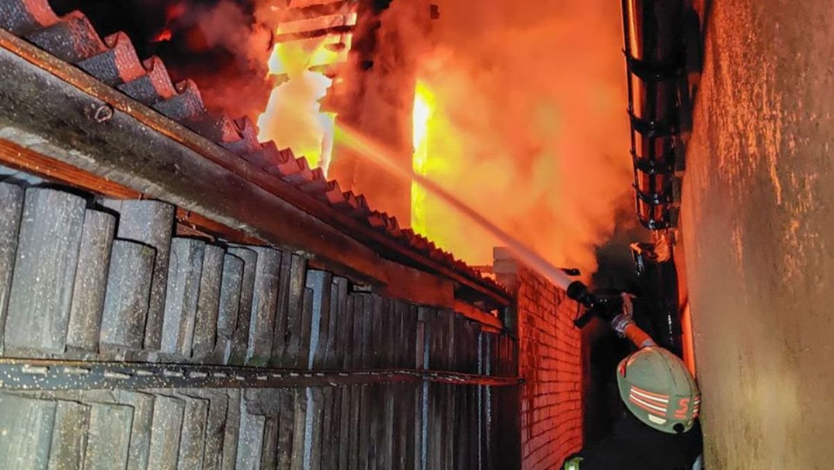 В Киеве возле Парка Партизанской Славы горели постройки в частном секторе