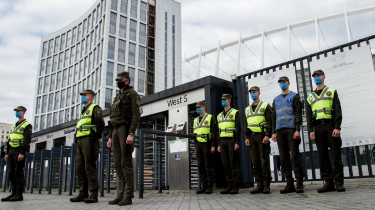 В Киеве усилили контроль: на улицах, вокзалах и рынках дежурит Нацгвардия