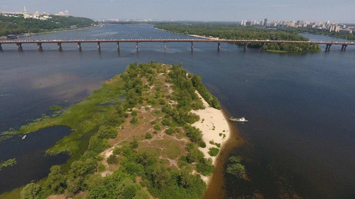 В Киеве проведут самую громкую вечеринку лета, чтобы спасти остров возле моста Патона