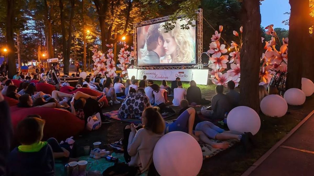 Бесплатнй летний кинотеатр в Киеве будет работать до середины сентября: что посмотреть на этой неделе