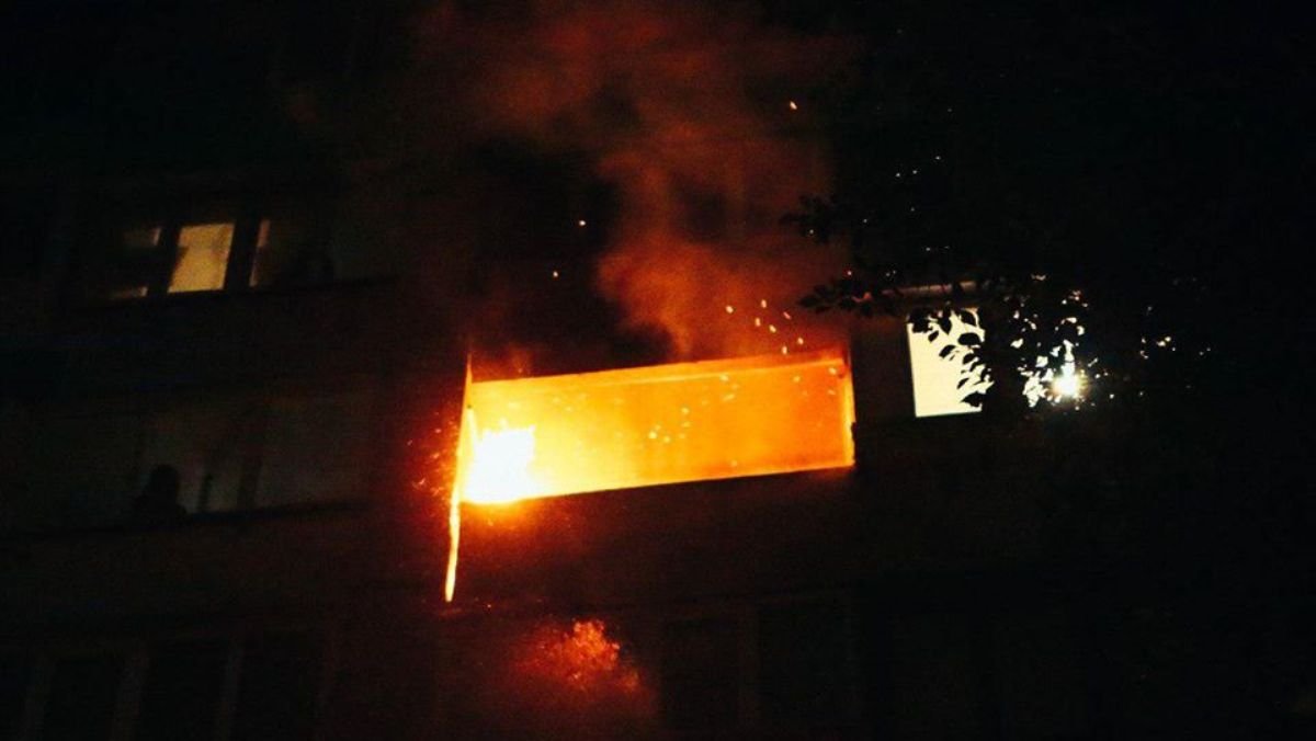 В Киеве на Харьковском массиве горела квартира многоэтажки