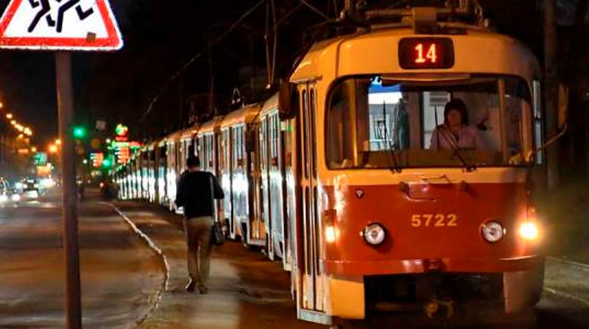 В Киеве на 4 ночи изменили график работы трамваев