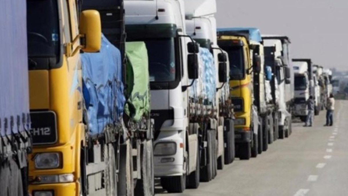 В Киев запретили въезд грузовикам и фурам