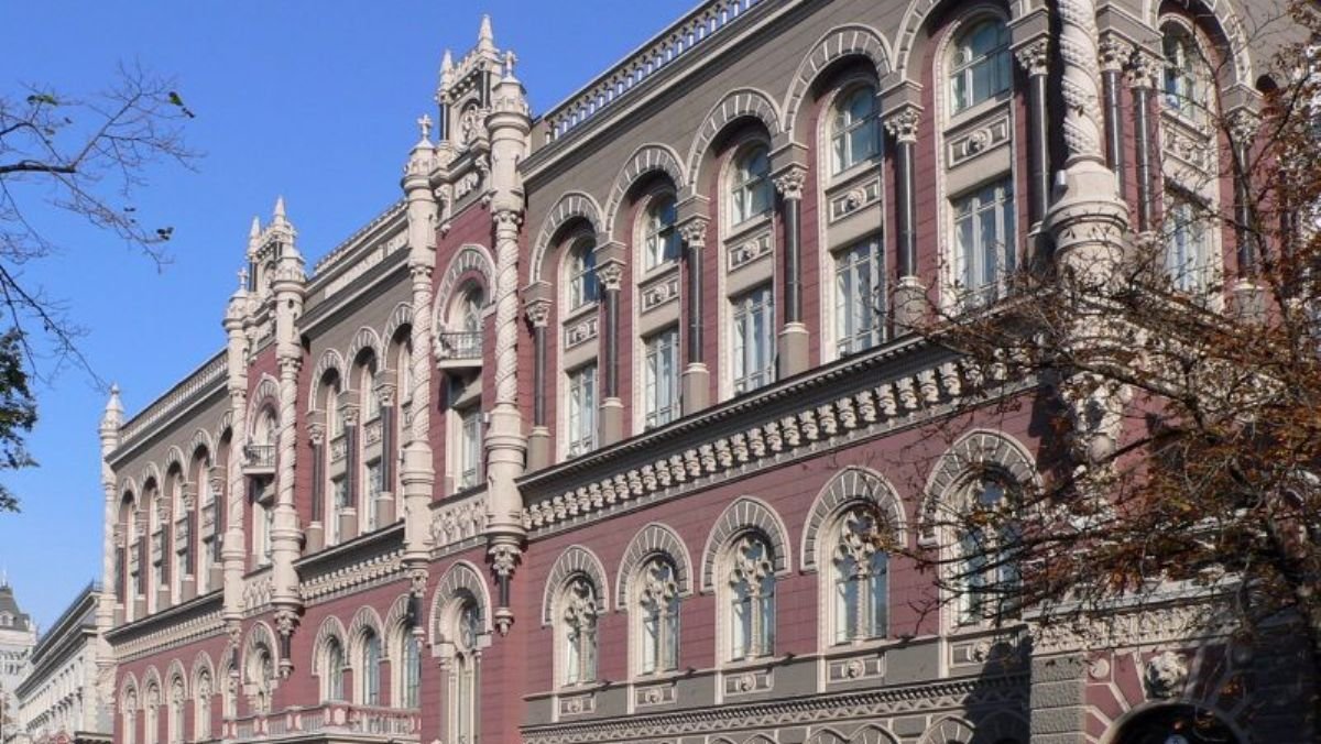 В метро Киева курсирует исторический банковский поезд ко 115-летию здания НБУ