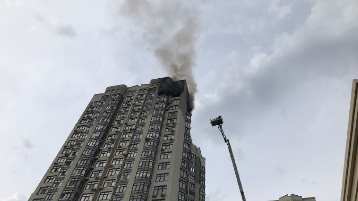 В горящей квартире на Сикорского в Киеве погиб человек