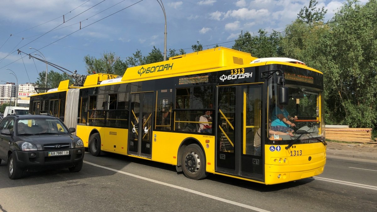 В Киеве на один день закрыли движение троллейбусов по проспекту Соборности