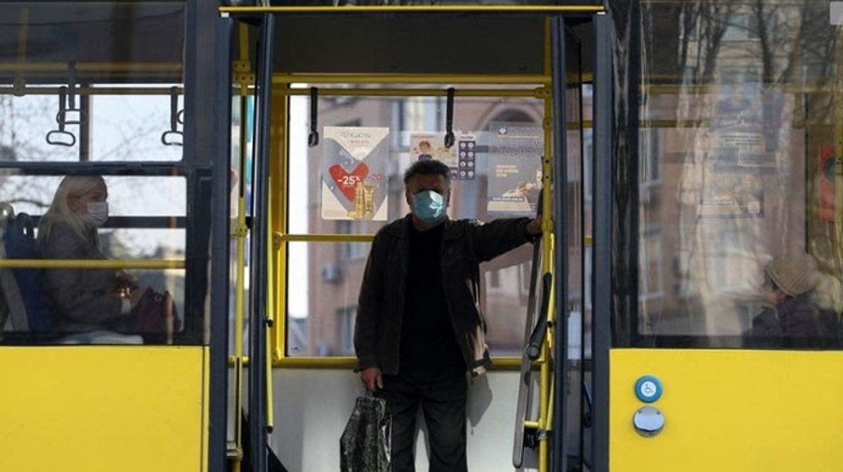 В Киеве перенесли остановку общественного транспорта: где и почему
