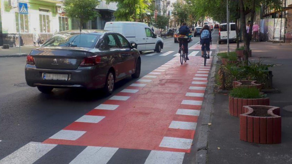 В центре Киева еще одну улицу благоустроили для велосипедистов