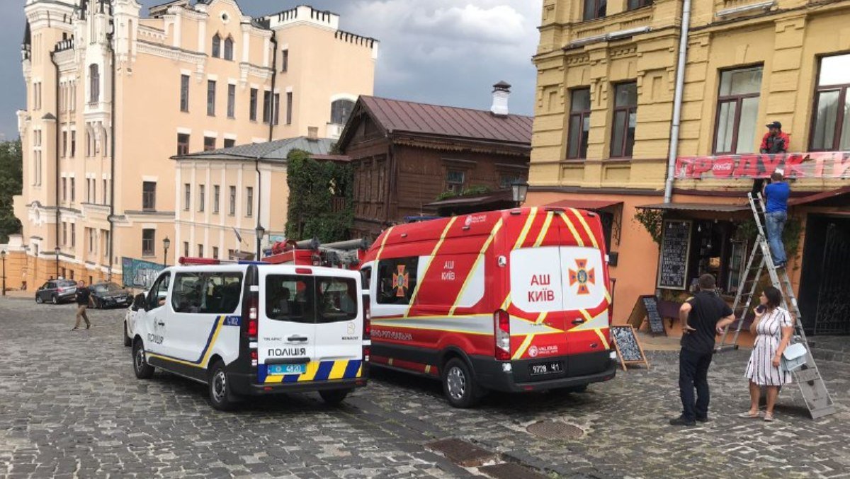 В Киеве на Андреевском спуске в ресторане прогремел взрыв: пострадали люди