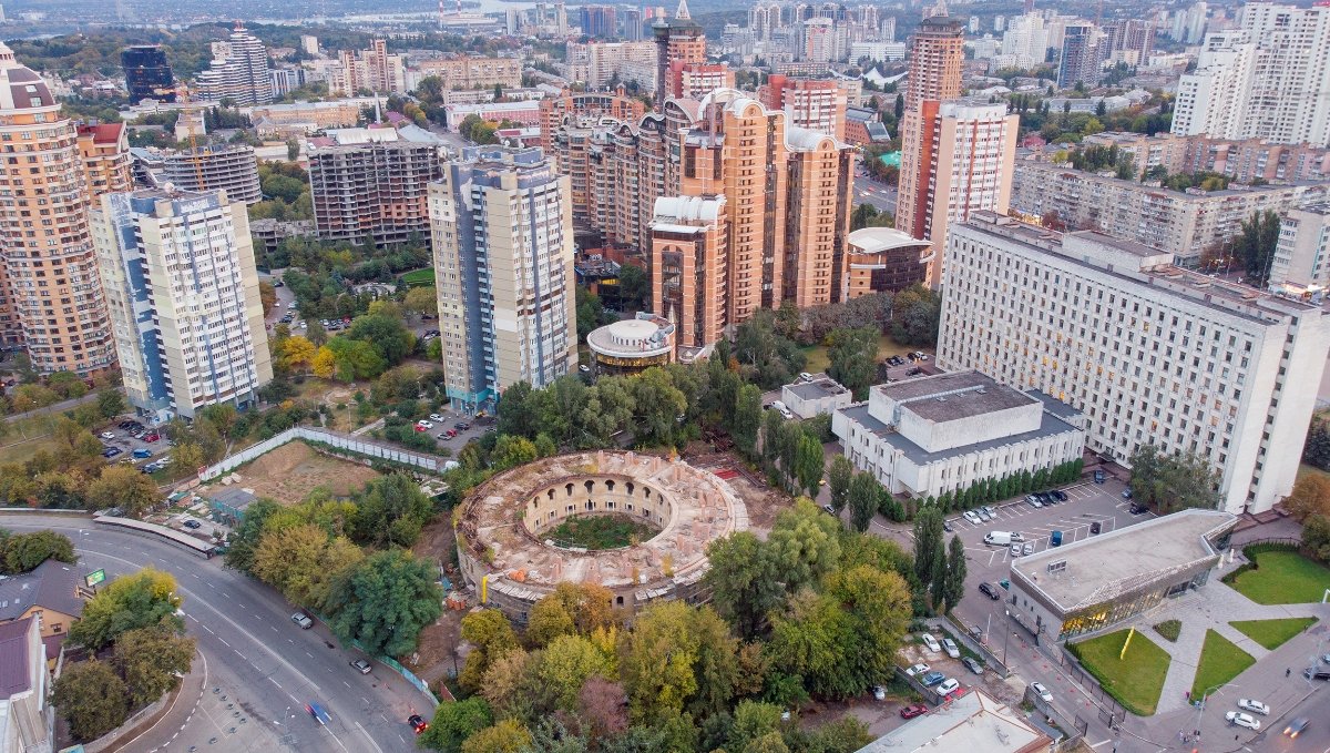 В центре Киева реконструируют старую башню, из которой сделают Музей восстаний и революций: как она выглядит сейчас
