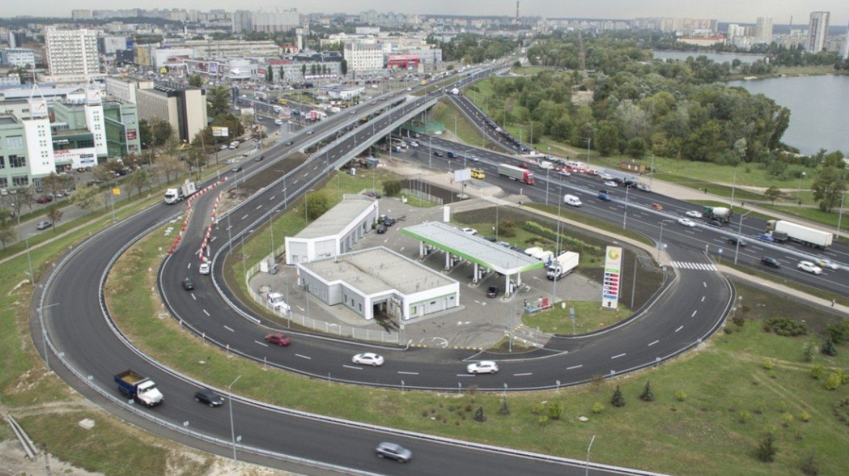 В Киеве после ремонта открыли два путепровода на Богатырской: как они выглядят сейчас