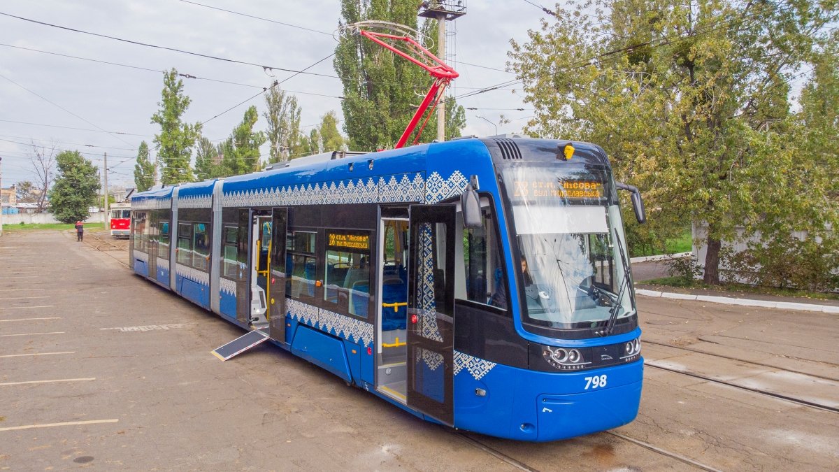 В Киеве по левому берегу будут ездить новые трамваи: как они выглядят