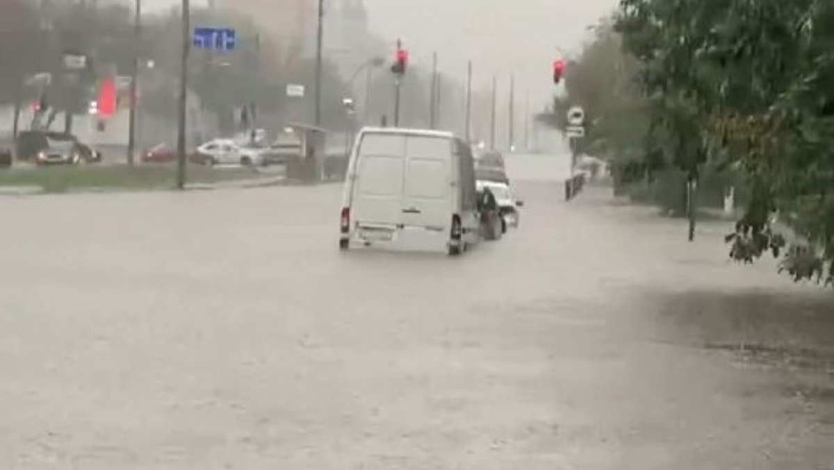 Шокирующие фото и видео затопленного Киева после дождя