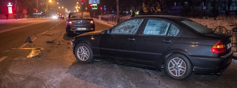 В Киеве евробляхи "поцеловались" с такси Uber