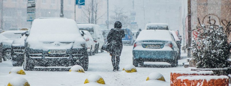 Киев засыпает снегом: как выглядят белоснежные улицы столицы
