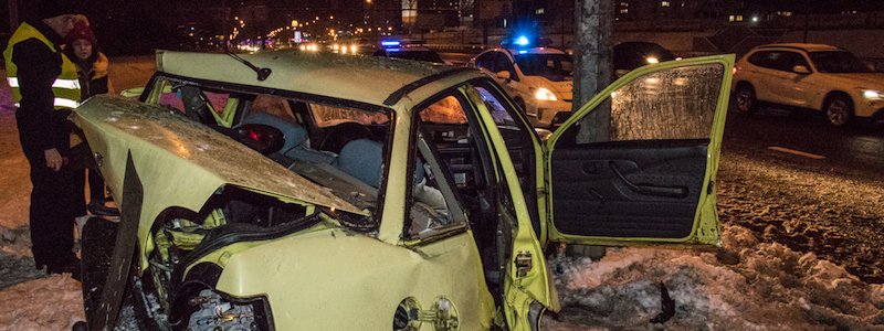 На проспекте Бажана девушка на Audi растрощила Daewoo: водитель умер в больнице
