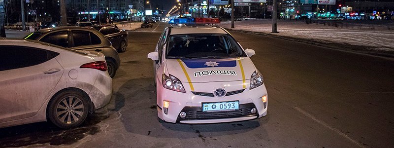 Возле станции метро "Минская" парня ударили ножом