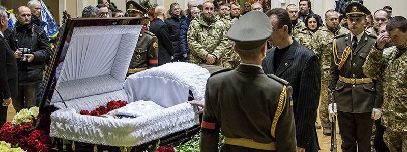 Супрун, военные и простые жители Киева трогательно попрощались с Каденюком