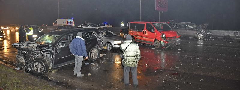 Смертельное ДТП на проспекте Шухевича: Mercedes скрывался от погони и врезался в 4 авто