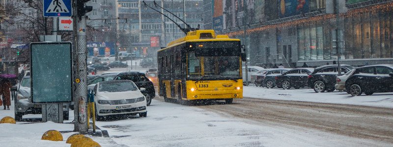 В Киеве трамвай и троллейбусы изменили маршрут из-за ремонтных работ: узнай, где