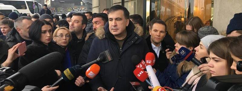 В Киеве Саакашвили от задержания спасла охрана отеля
