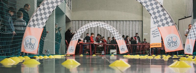 В Киеве прошли соревнования на дронах среди детей и подростков