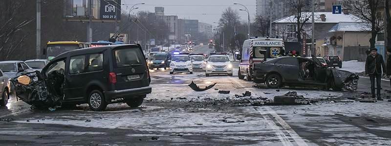 Смертельное ДТП на Лобановского: погиб полицейский, четверо госпитализированы