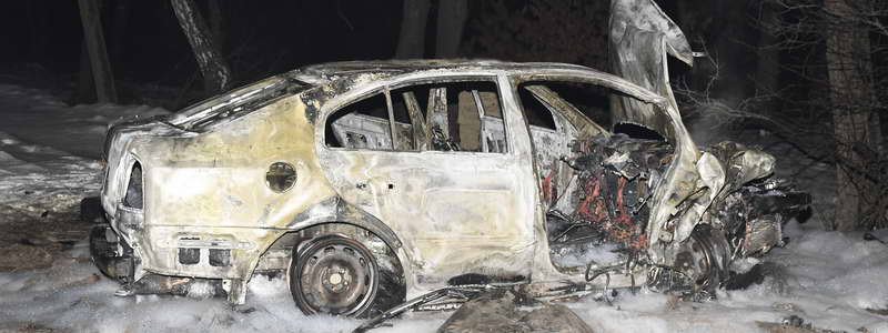 Под Киевом Skoda протаранила Mazda: Octavia сгорела дотла, а пассажир Xedos в реанимации