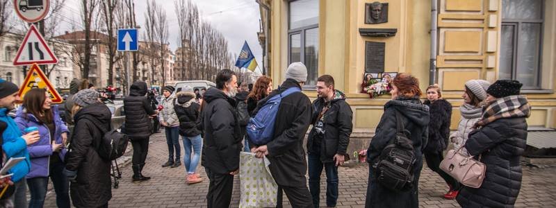 "Нас попросили не вестись на акции против коррупции": в Киеве прошел митинг в поддержку Мукаддас Насирлаевой